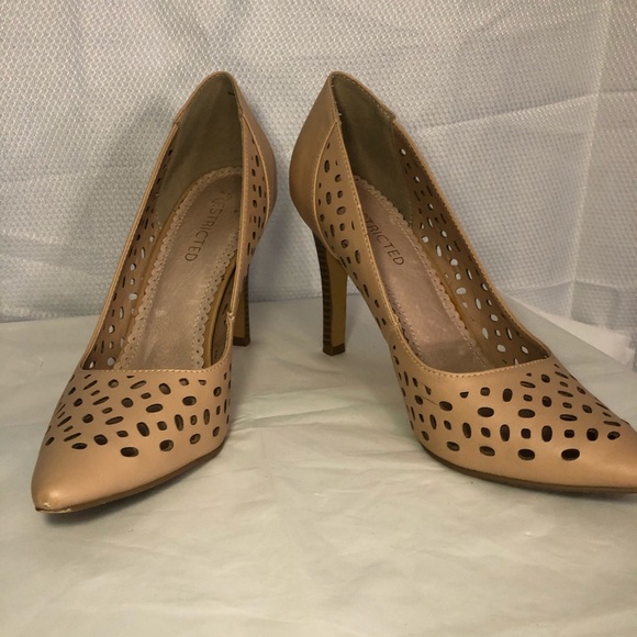 Restricted Laser Cut Long Island Heels, Blush/Nude - Picture 2 of 8